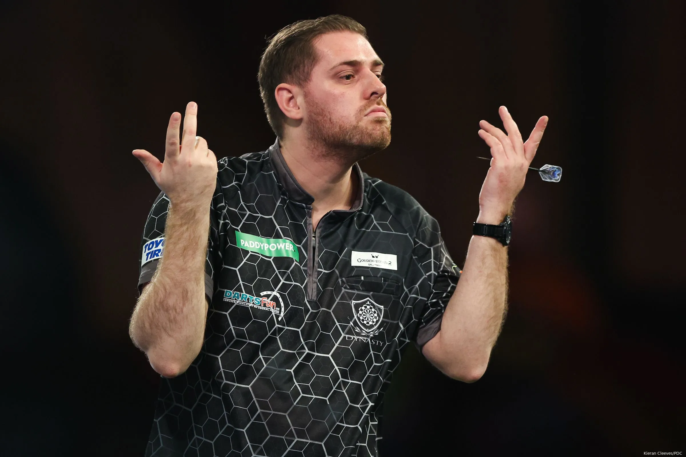 Kuivenhoven, Vandenbogaerde, Van Peer, Bellmont into QuarterFinals at World Darts Championship